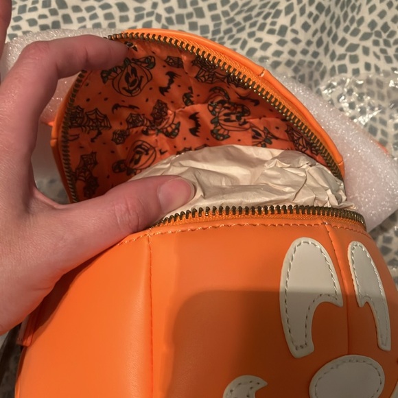 NWT Mickey Pumpkin Bag - Picture 12 of 12